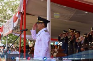 PhotoGrid_1566037116365