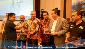 PhotoGrid_1566728898856