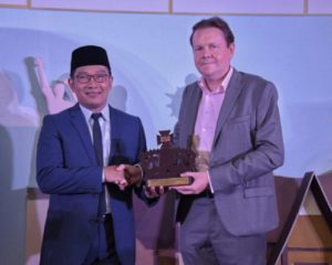 PhotoGrid_1566753667558