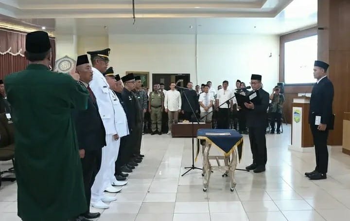 Bupati Tasikmalaya Cecep Nurul Yakin melantik 19 pejabat di lingkungan Pemkab Tasikmalaya. (Sumber : Dishubkominfo Kab. Tasikmalaya)